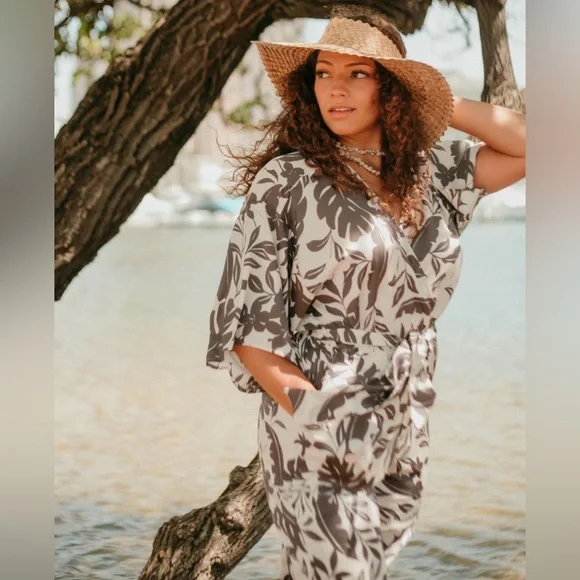 ❌❌ SOLD LPH❌❌Lexbreezy Hawaii 🌺 Boutique Collection Jumpsuit - Picture 3 of 11